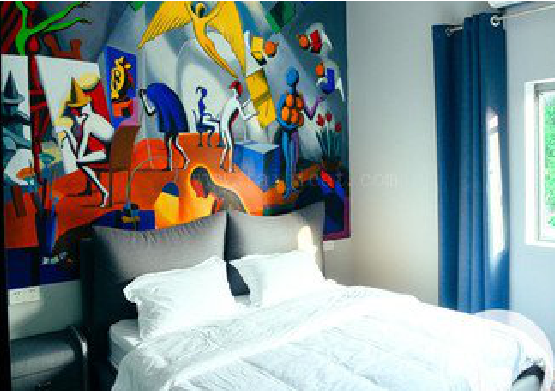 南部对于酒店的墙体彩绘而言更注重哪些方面？